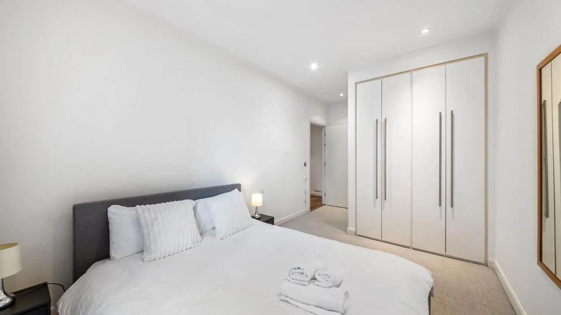 Apartment Londwell, Canary Wharf River Thames Balcony Retreat London