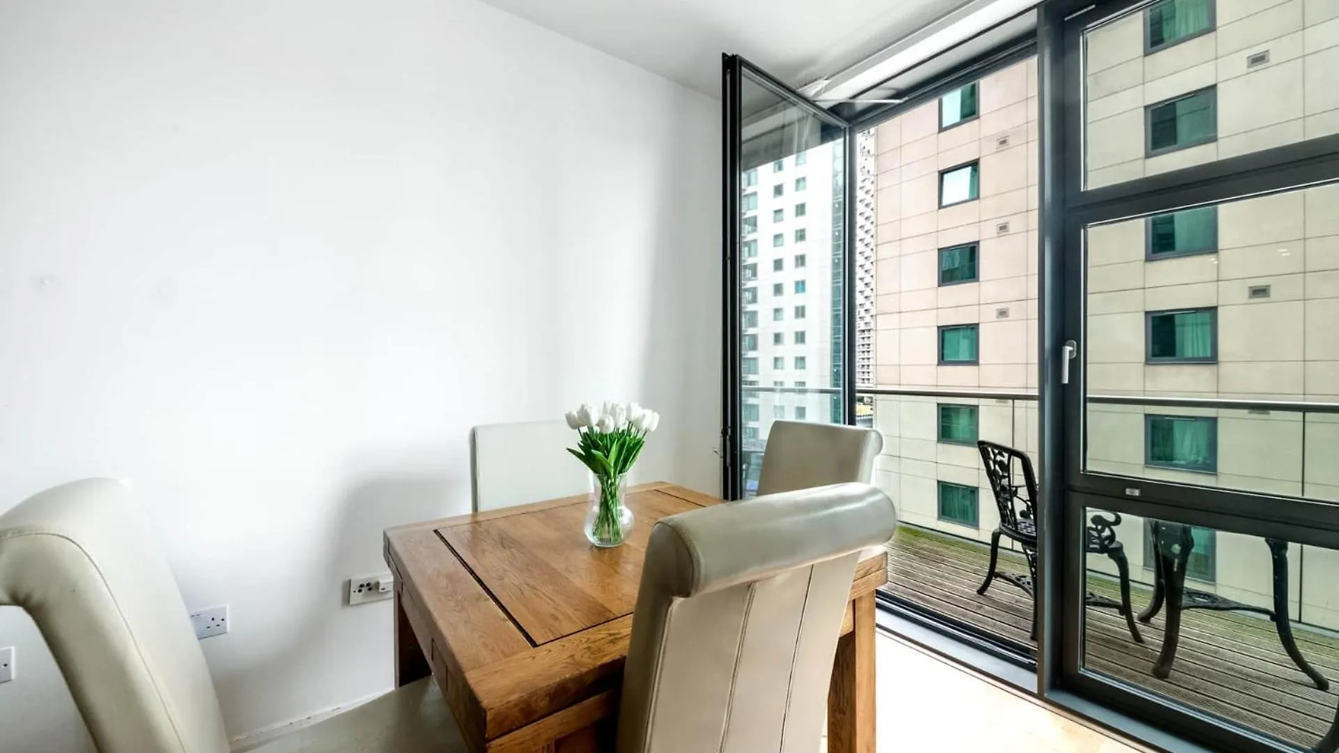 Londwell, Canary Wharf River Thames Balcony Retreat London