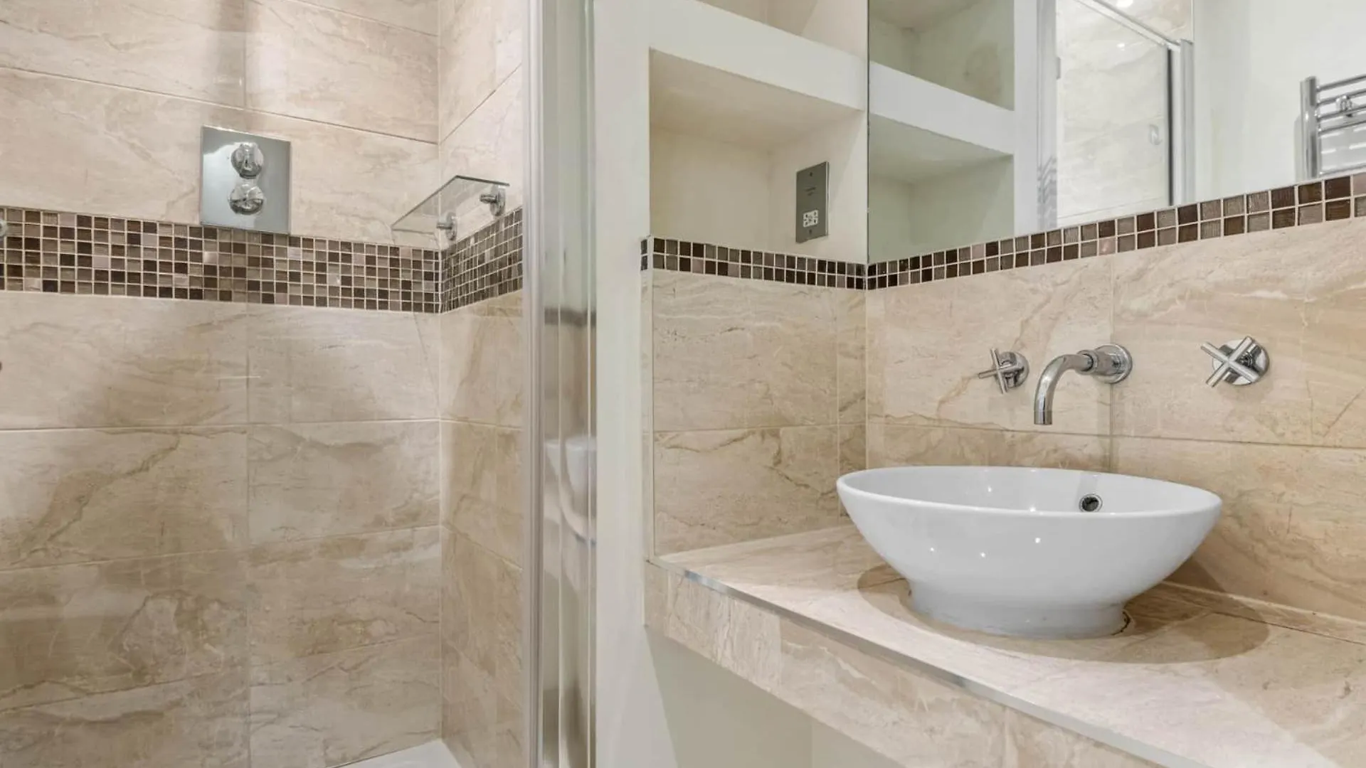 Londwell, Canary Wharf River Thames Balcony Retreat London