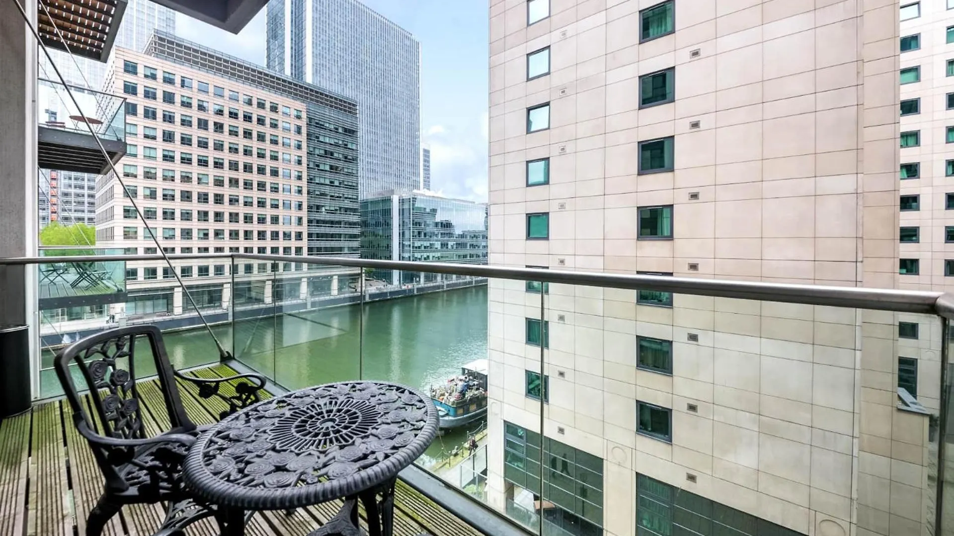 Apartment Londwell, Canary Wharf River Thames Balcony Retreat London