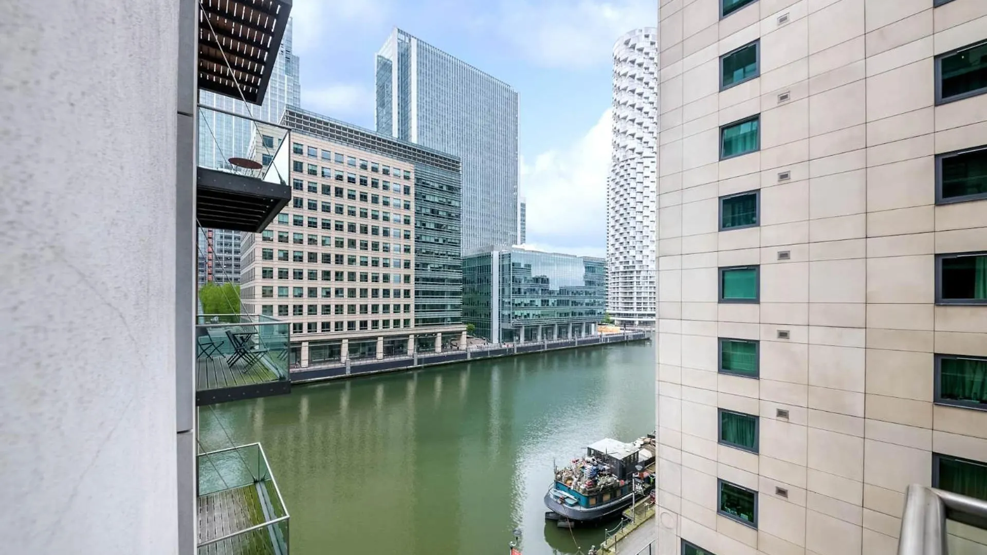 Londwell, Canary Wharf River Thames Balcony Retreat London Apartment